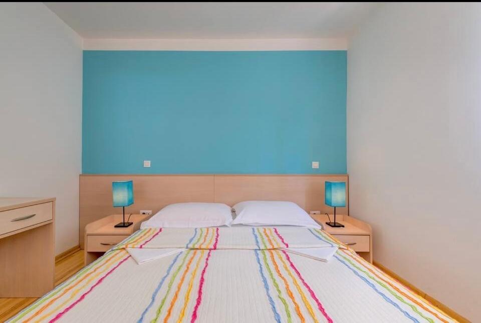 Apartment Promenade Zlatni Rat 波尔 外观 照片